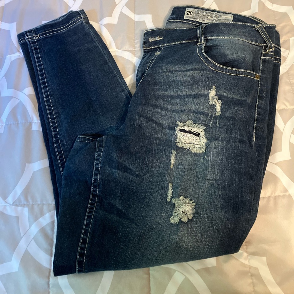 Rick and Indigo women’s distressed skinny jeans